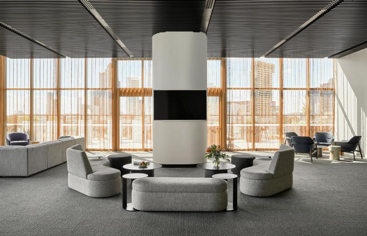 Oakwood Premier Melbourne Apart otel Dış mekan fotoğraf The 360° Lounge at the top of the tower