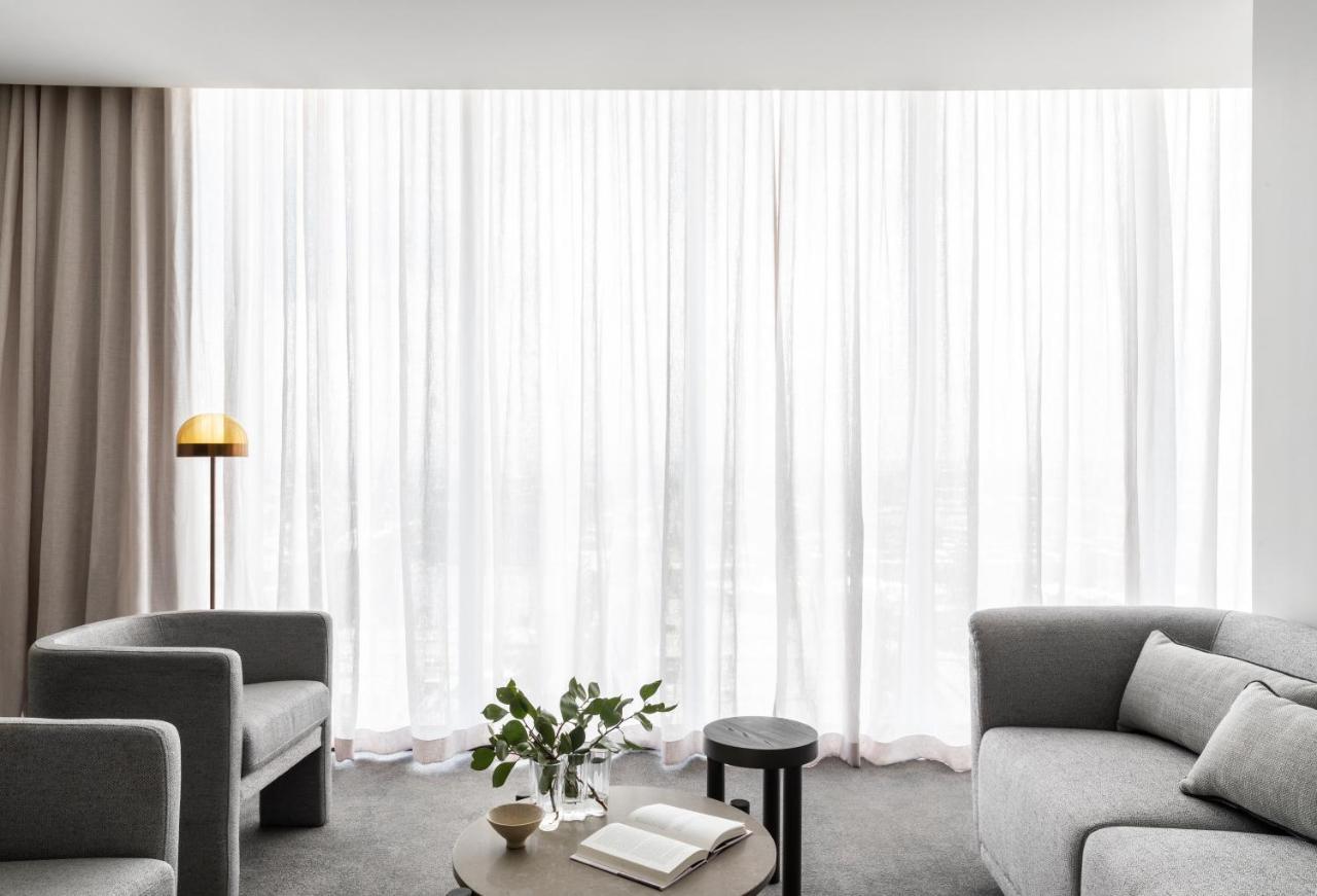 Oakwood Premier Melbourne Apart otel Dış mekan fotoğraf A living room with sheer curtains