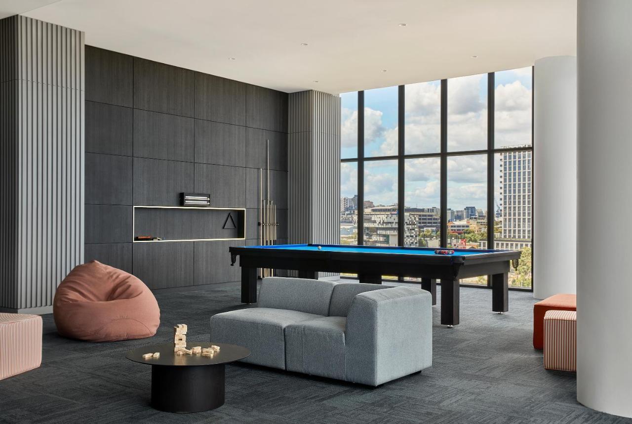Oakwood Premier Melbourne Apart otel Dış mekan fotoğraf The pool table at the top of the building